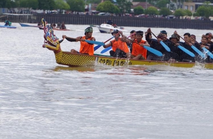 Lomba Perahu Panjang Tutup Rangkaian Abut Bassar Banua Di Gunung Tabur