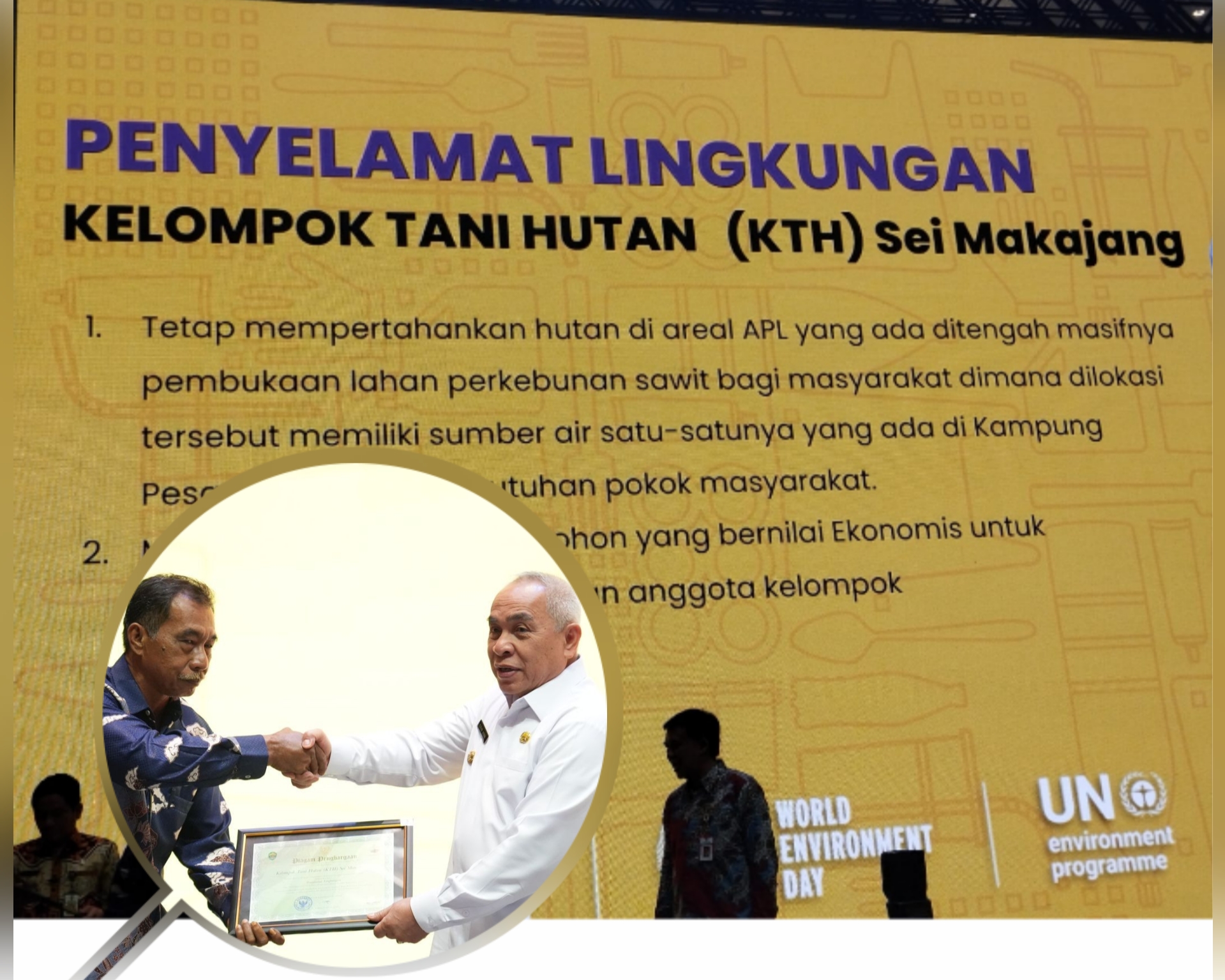 Ketua KTH Sei Mangkajang Yonus Sugian menerima Kalparatu dari Gubernur Kaltim Isran Noor, pas peringatan Hari Lingkungan Hidup se dunia, Kamis ( 15/6/2023) di hotel Mercure Samarinda. (Ist)